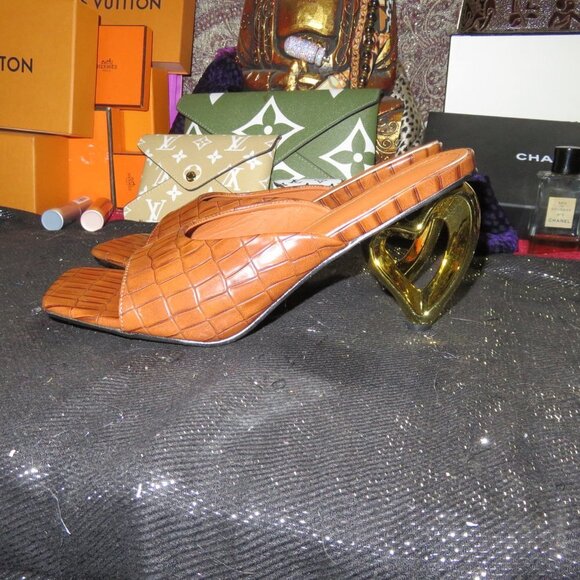 Crocodile Embossed High Gloss Leather Mule Sandals Heart Sculptural Heels sz 11 - Picture 4 of 16